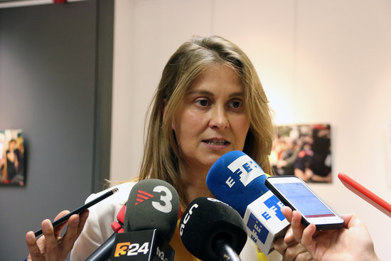 Catalan government delegate Meritxell Serret speaks to the press in Belgium on October 1 2018 (by Blanca Blay)